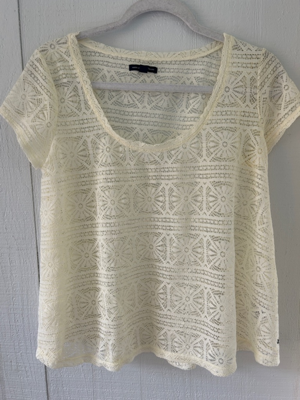 American Eagle Women's Cream Lace Short-Sleeve Scoop Neck Top lightweight size M
